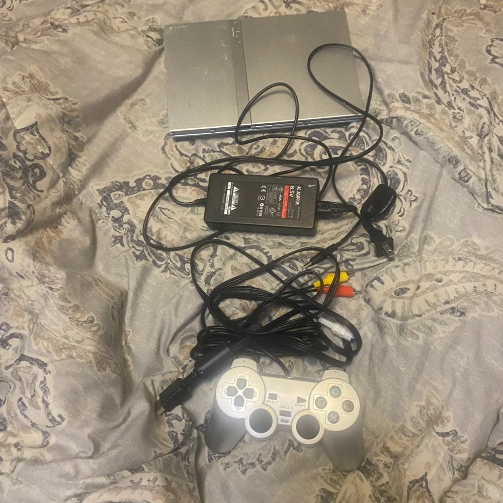 Sony PlayStation 2 PS2 Silver Console Bundle With Controller AC Adapter AV Cable - Picture 1 of 9